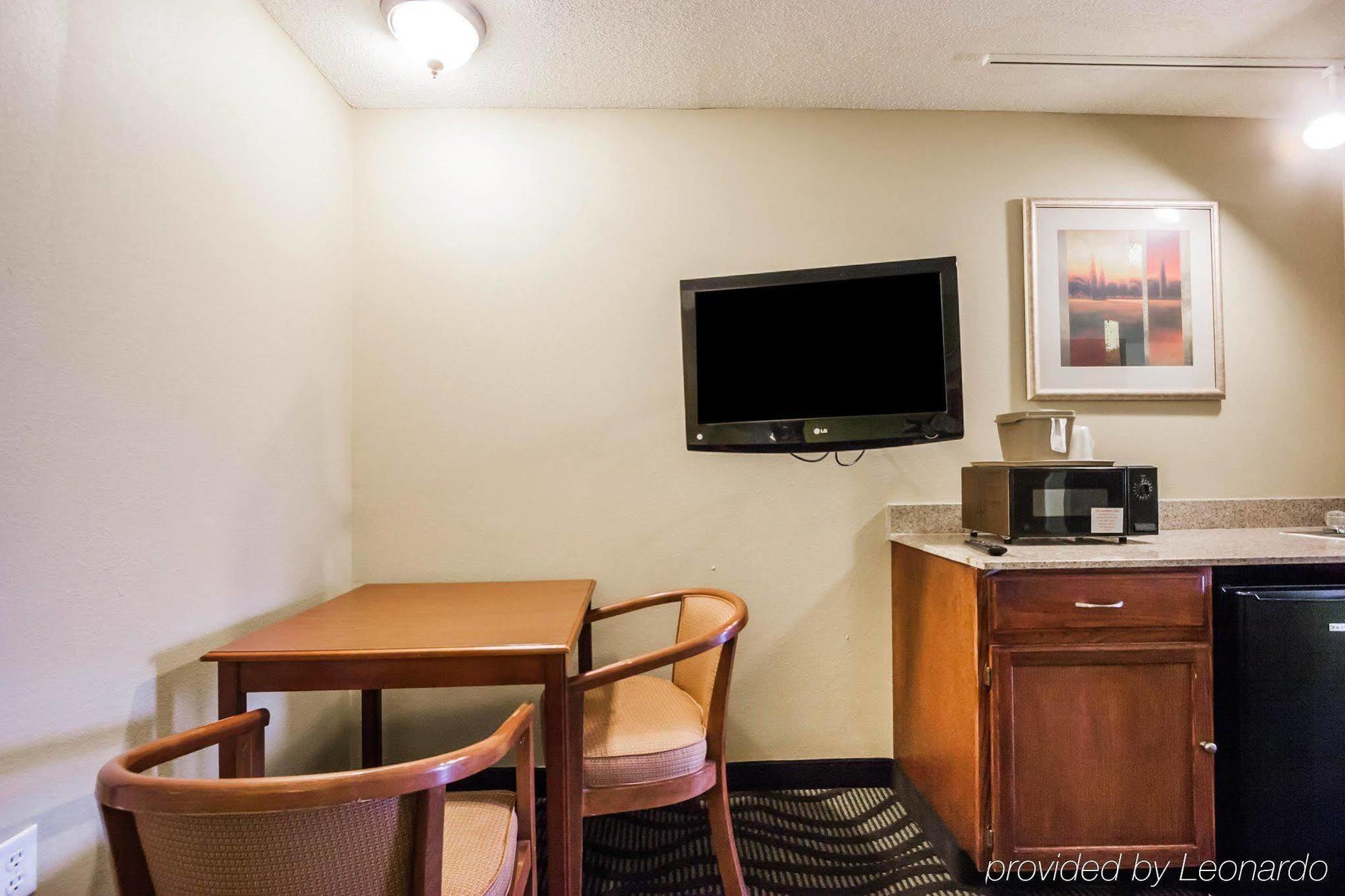 Quality Suites Memphis/ Wolfchase Galleria エクステリア 写真